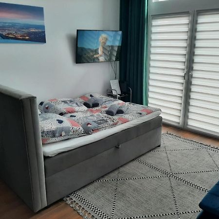 Aparta Lotnisko Wroclaw Ngoại thất bức ảnh
